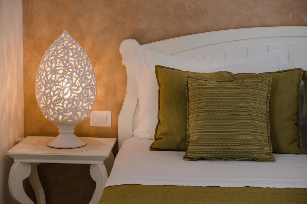 Junior Quadruple Room, 1 King Bed, Garden View