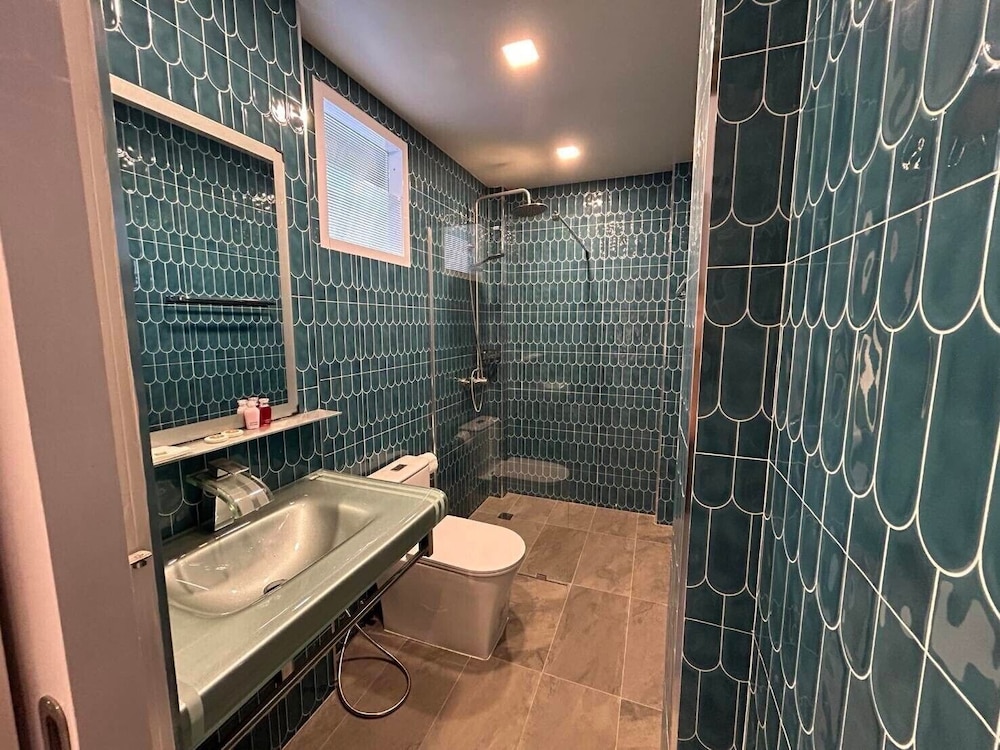 Deluxe Triple Villa with Sea View - Photo 6
