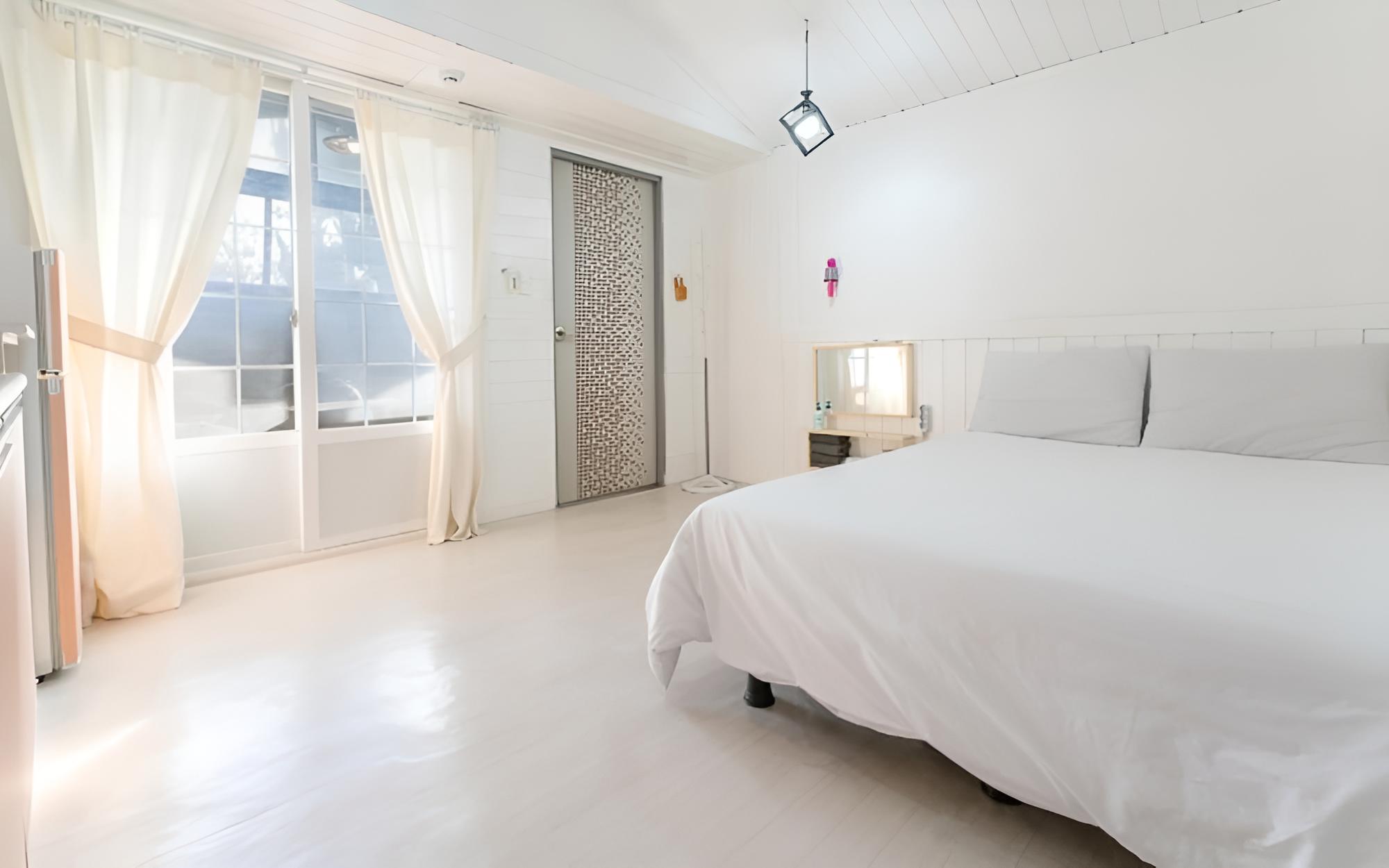 Room (Trudy Unshared House 7) photo 2