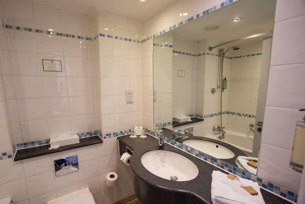 Standard Room, 2 Twin Beds - Photo 17