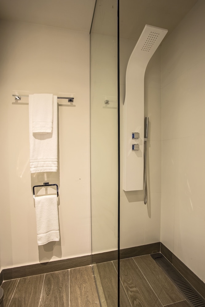 Twin Room, 2 Twin Beds, Non Smoking, Refrigerator - Photo 7