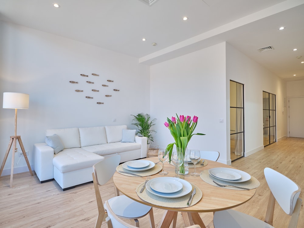 Premium Apartment - Photo 13