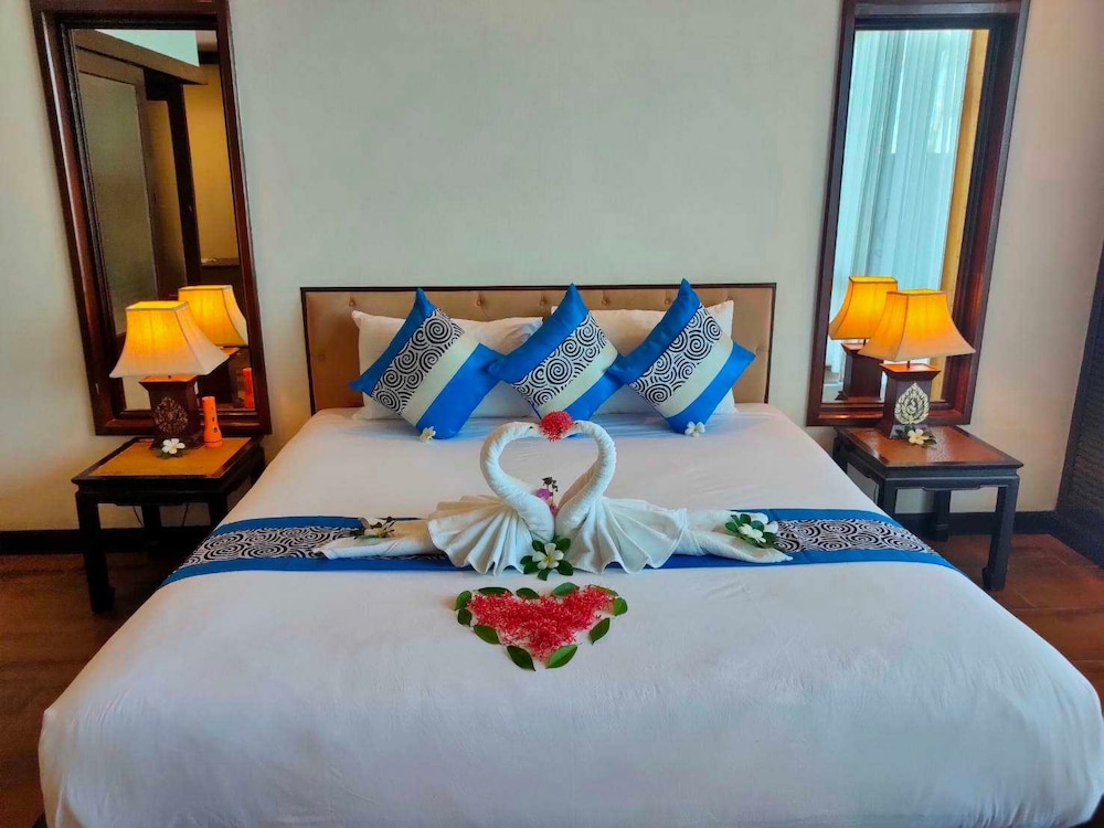 Deluxe Suite, Sea View - Photo 11