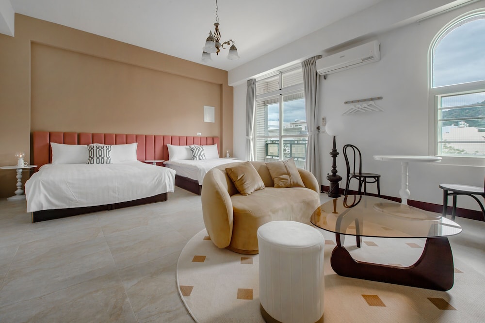Family Room with Balcony photo 1