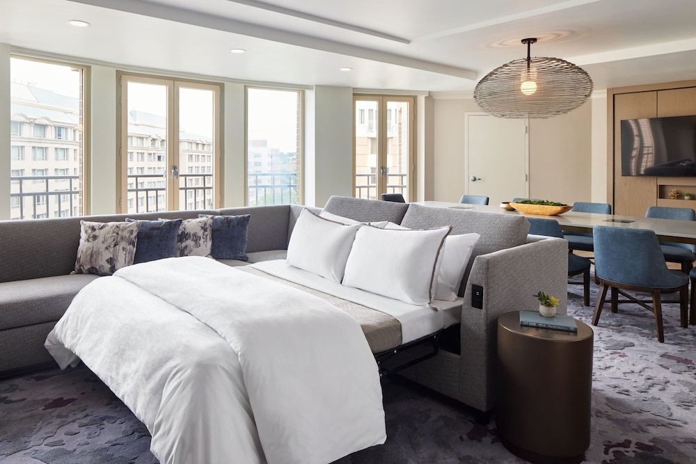 Signature Suite, 1 Bedroom - Photo 5