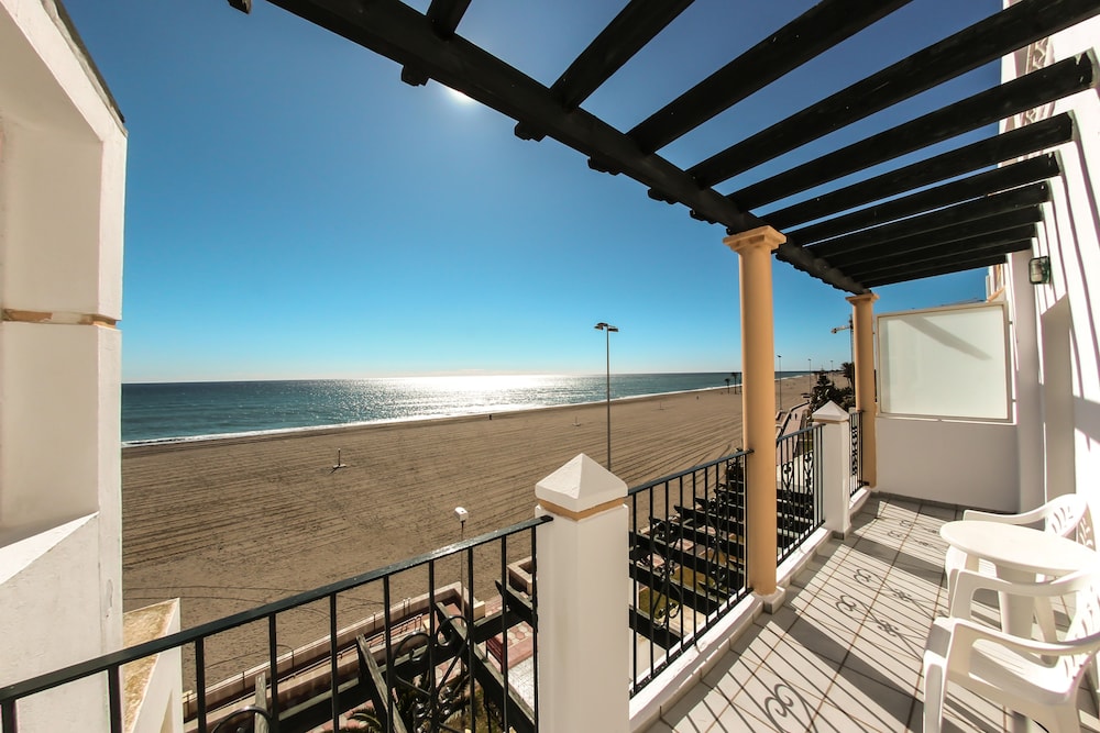 Apartamento 2 dormitorios vista lateral al mar con terraza (3+1)
