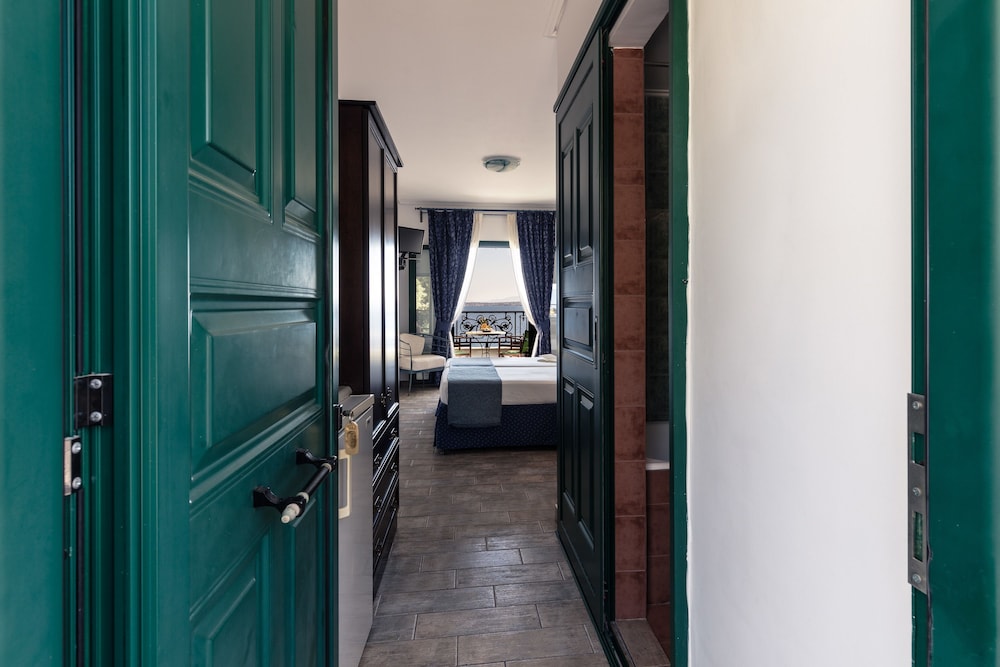Standard Double Room, Partial Sea View - Photo 3