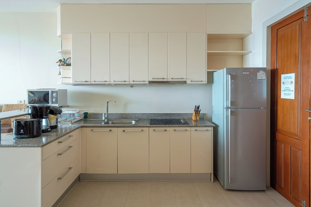Two Bedroom Suite Seaview with pool access photo 3