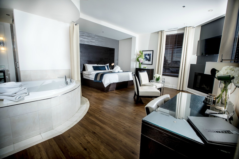 Deluxe Room, 1 King Bed, Jetted Tub