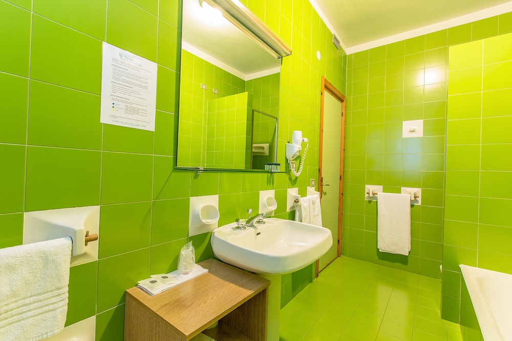 Suite, 2 Bedrooms - Photo 4