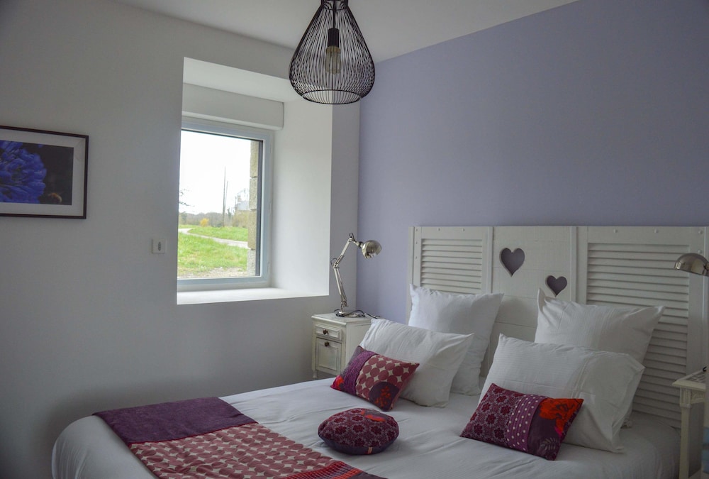 Deluxe Quadruple Room, Multiple Beds, Private Bathroom, Courtyard View photo 1