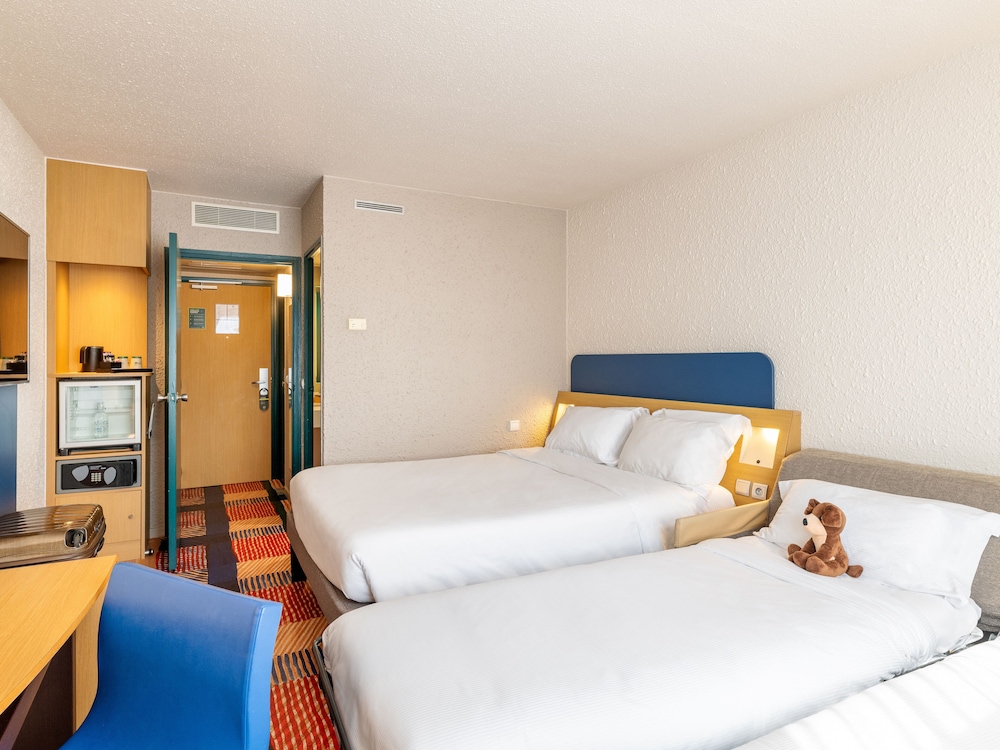Comfort Room, 1 Queen Bed with Sofa bed, Non Smoking photo 2