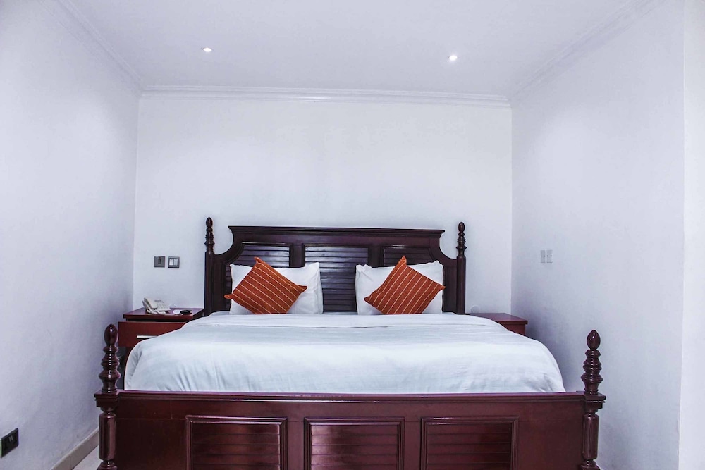 Basic Penthouse, 1 Queen Bed, Non Smoking photo 1