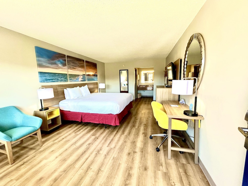 Room, 1 King Bed, Non Smoking - Photo 2