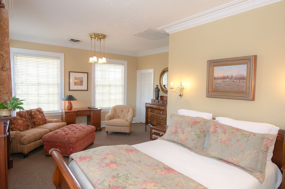 Superior Double Room, 1 Queen Bed - Portera/Randall - 2nd Floor No Elevator