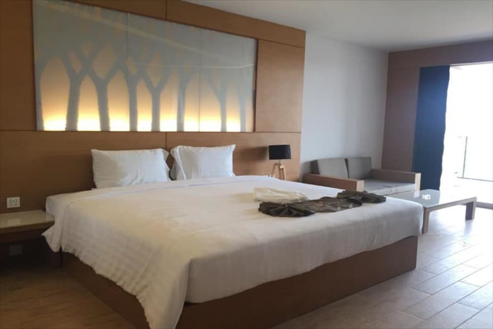 Standard Double Room, 1 Queen Bed, Smoking, City View