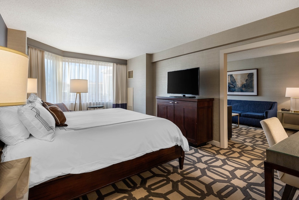 Executive Suite, 1 King Bed with Sofa bed, City View (Spacious) - Photo 6