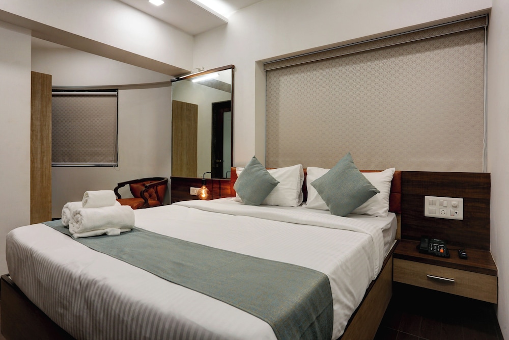 Deluxe Room - Photo 5