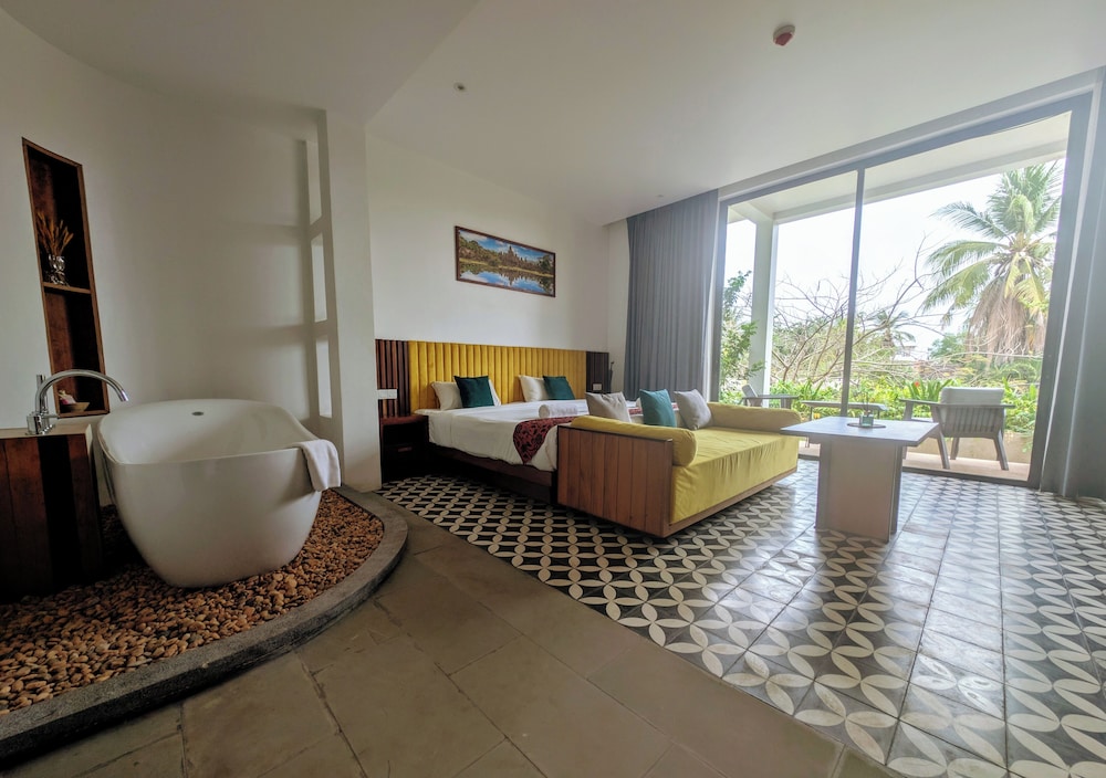 Deluxe Double Room, Balcony, City View