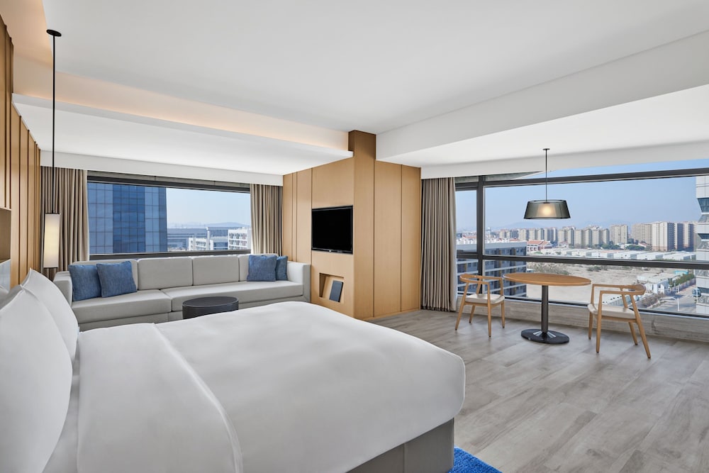 Premier Room, 1 King Bed, City View - Photo 2