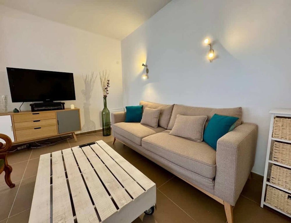 Apartment photo 1
