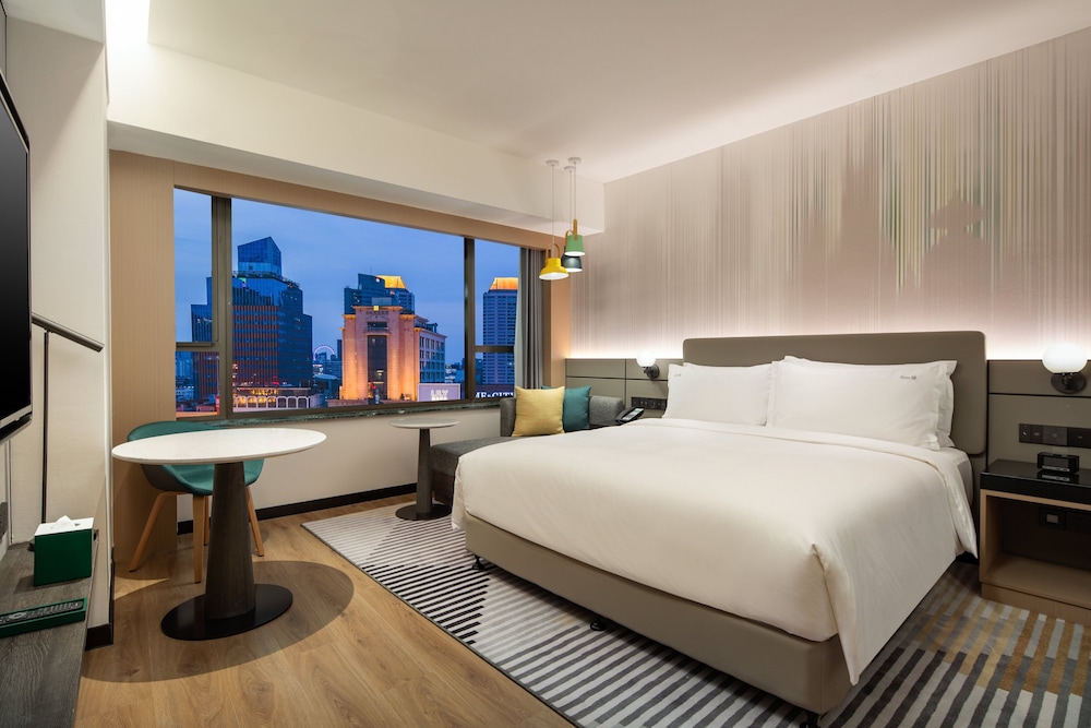 Standard Room, Multiple Beds (Nanjing Road View)