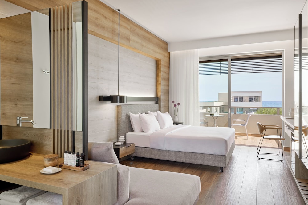 Classic Room, Pool View