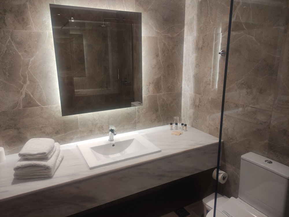 Double Room, Sea View thumbnail 5