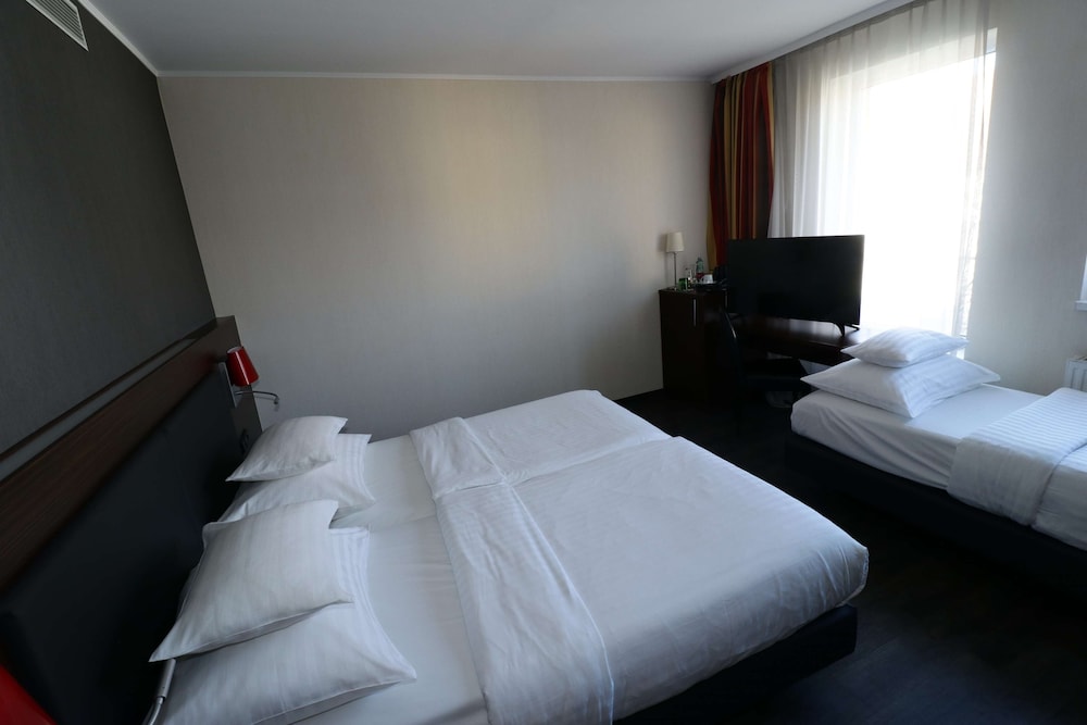 Comfort Room, Multiple Beds