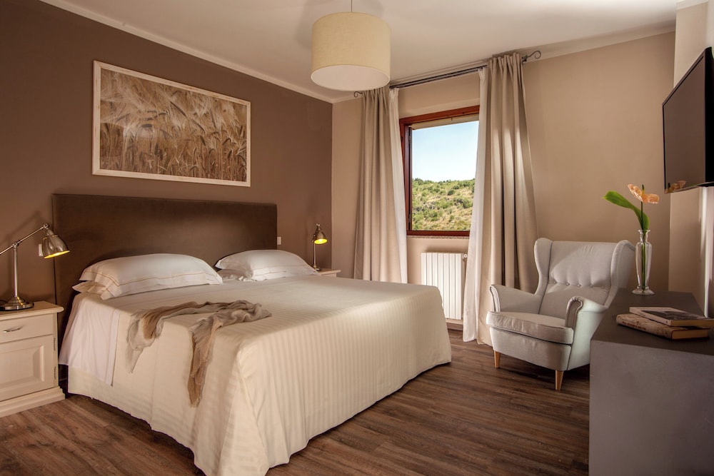 Suite, Balcony, Hill View