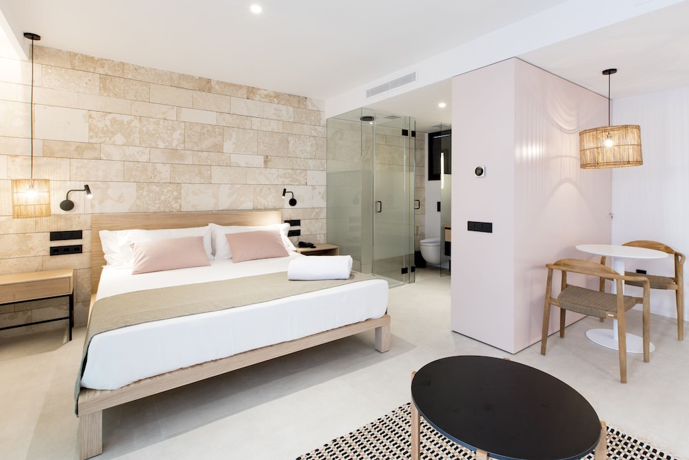 Studio Suite, Pool Access