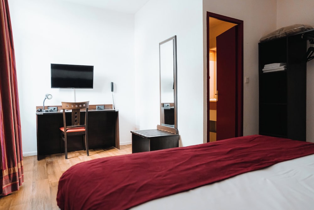 Classic Double Room - Photo 12
