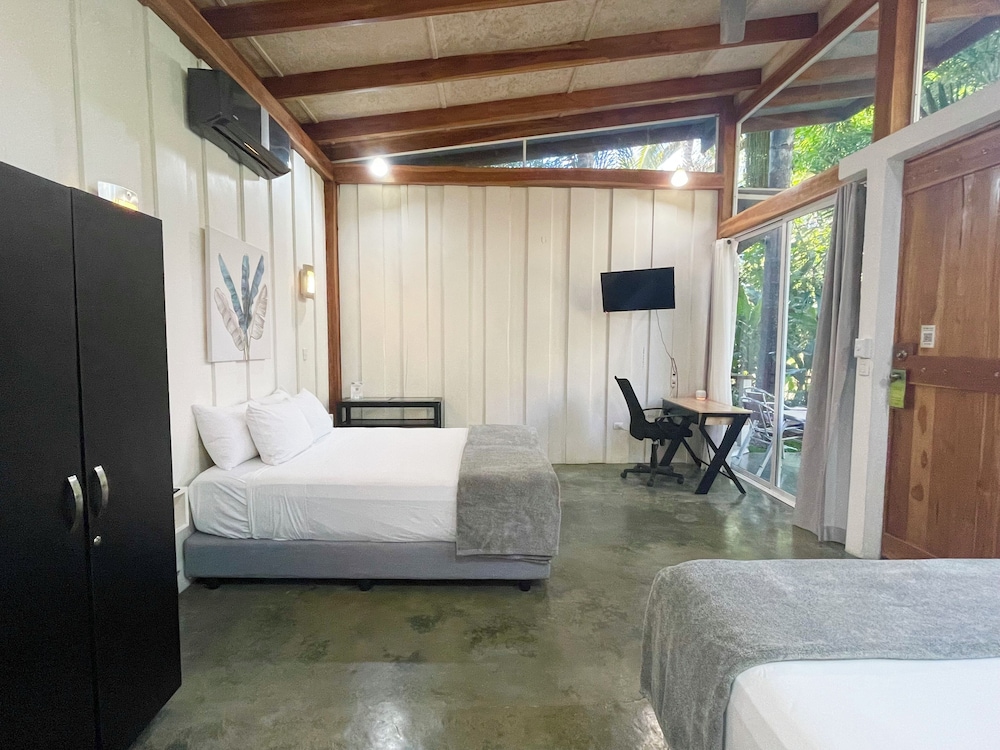 Suite, 2 Queen Beds, Kitchen, Garden View photo 2
