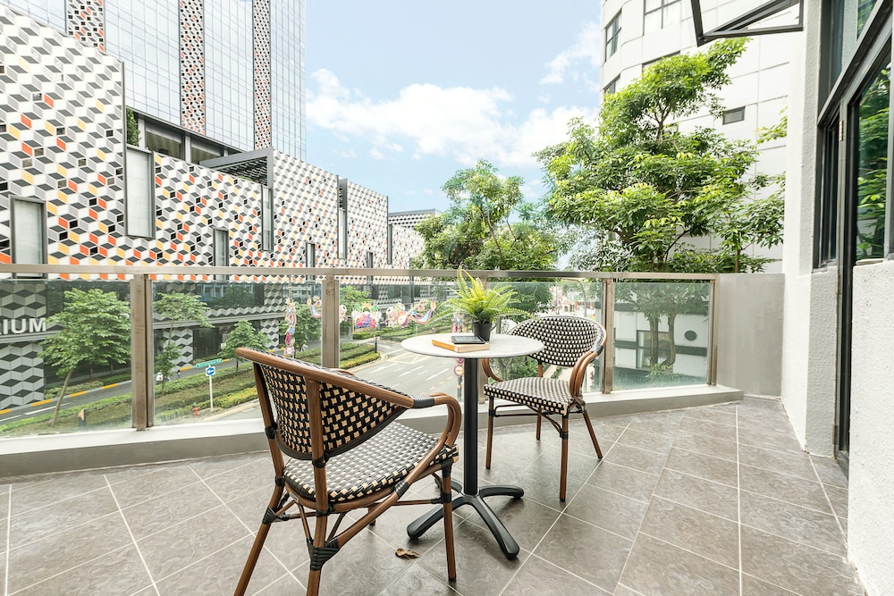 Deluxe Double Room, 1 Queen Bed, Balcony photo 2