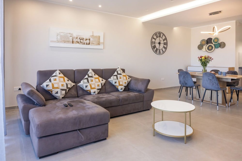 Two Bedroom Apartment with Terrace, Seaview and Hydro-Massage Bath