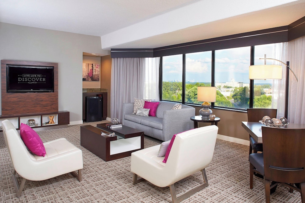 Suite, 1 Bedroom, Corner - Photo 1