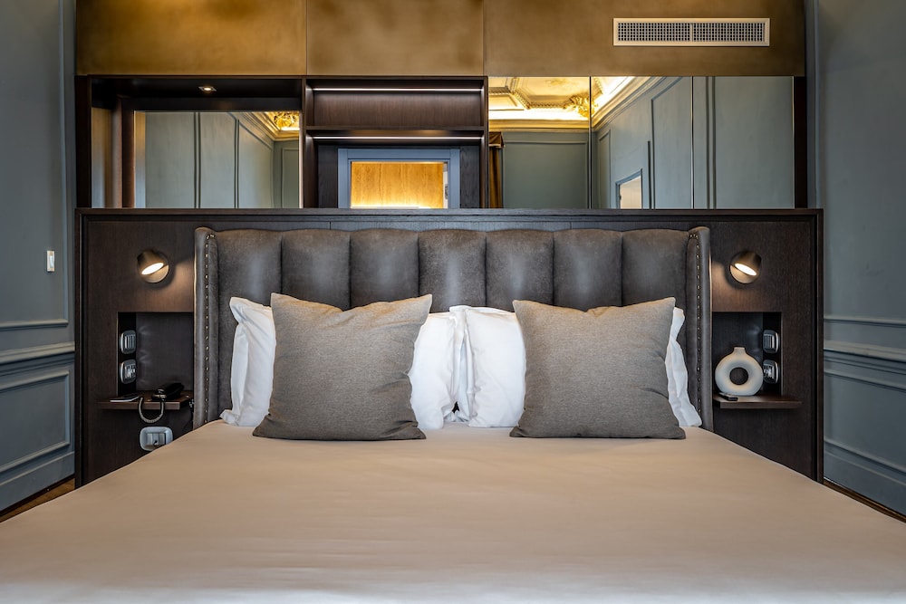 Presidential Suite, 1 Queen Bed, River View photo 3