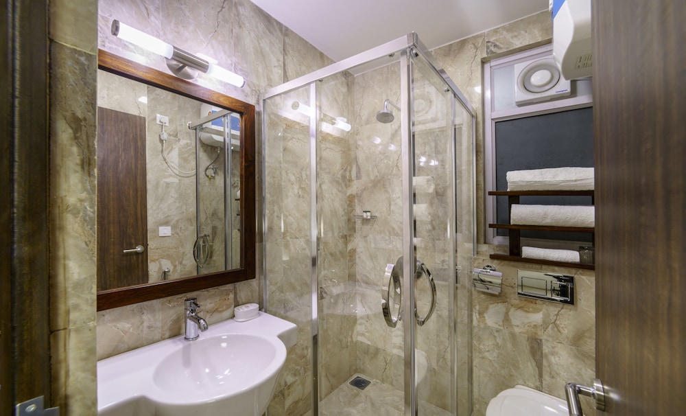 Deluxe Room - Photo 5