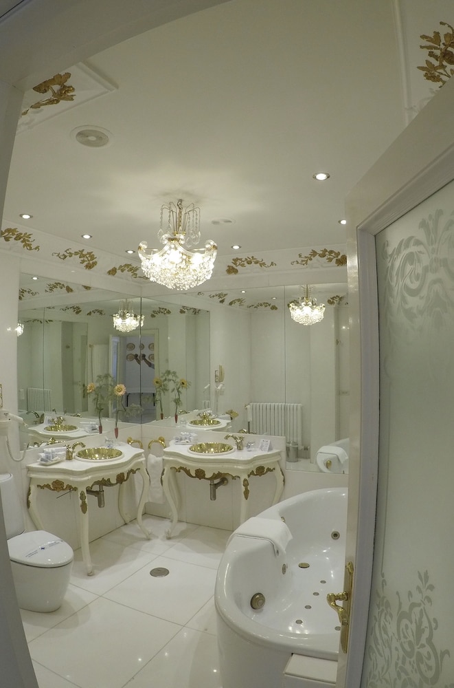Double Room - Photo 2