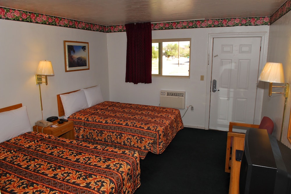 Standard Room, 2 Double Beds, Non Smoking photo 3