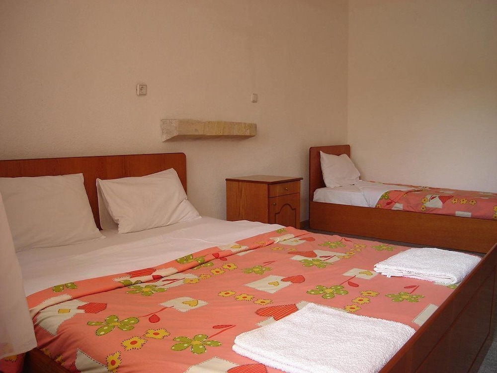 Triple Room - Photo 6