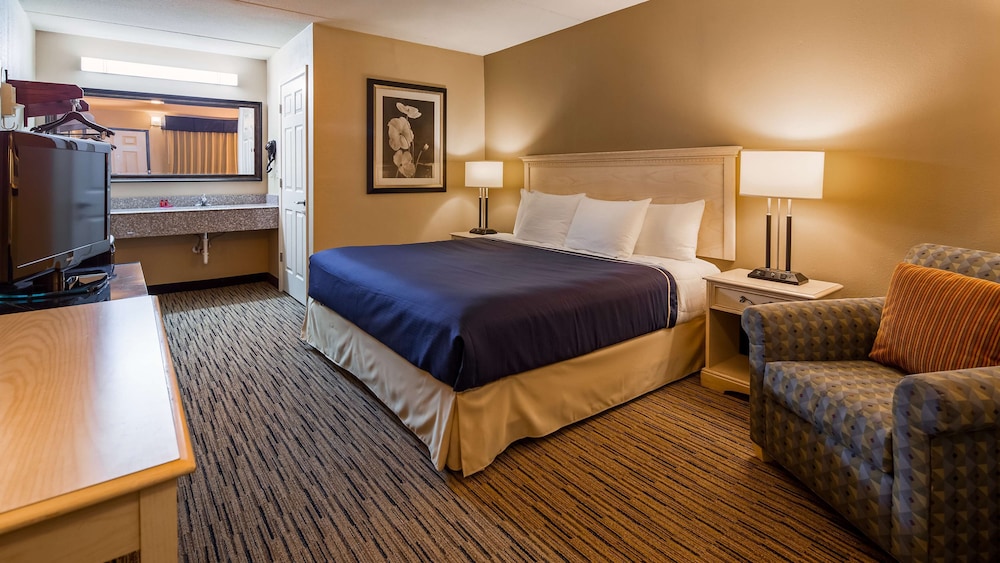Standard Room, 1 King Bed, Non Smoking - Photo 3