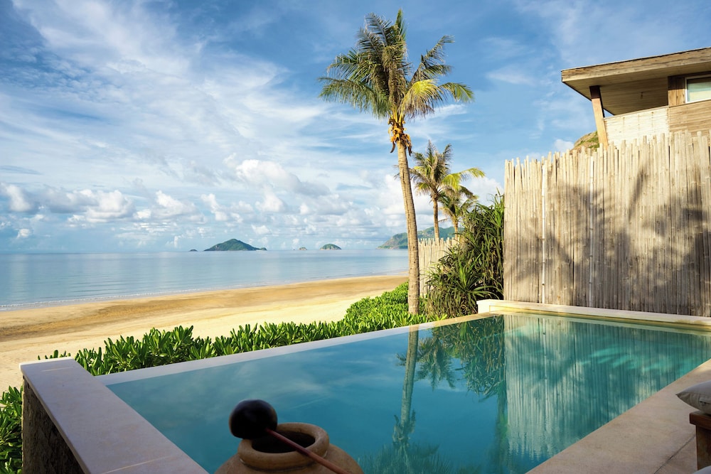 Beachfront Deluxe Pool Villa - Photo 3
