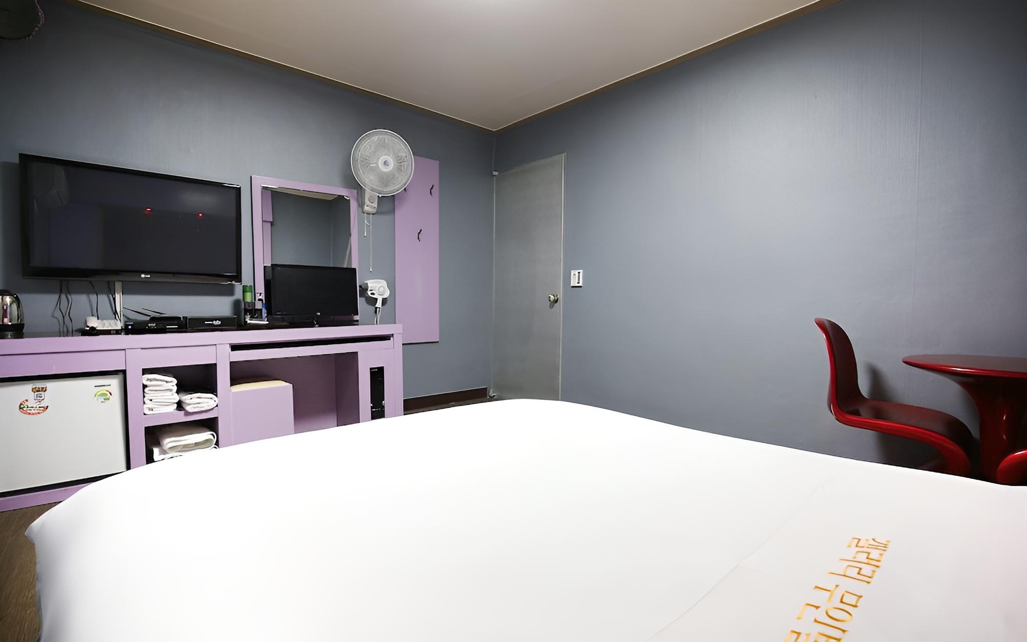 Room (Standard Room) - Photo 6