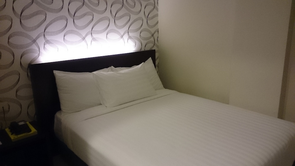 Standard Room (Windowless) photo 2