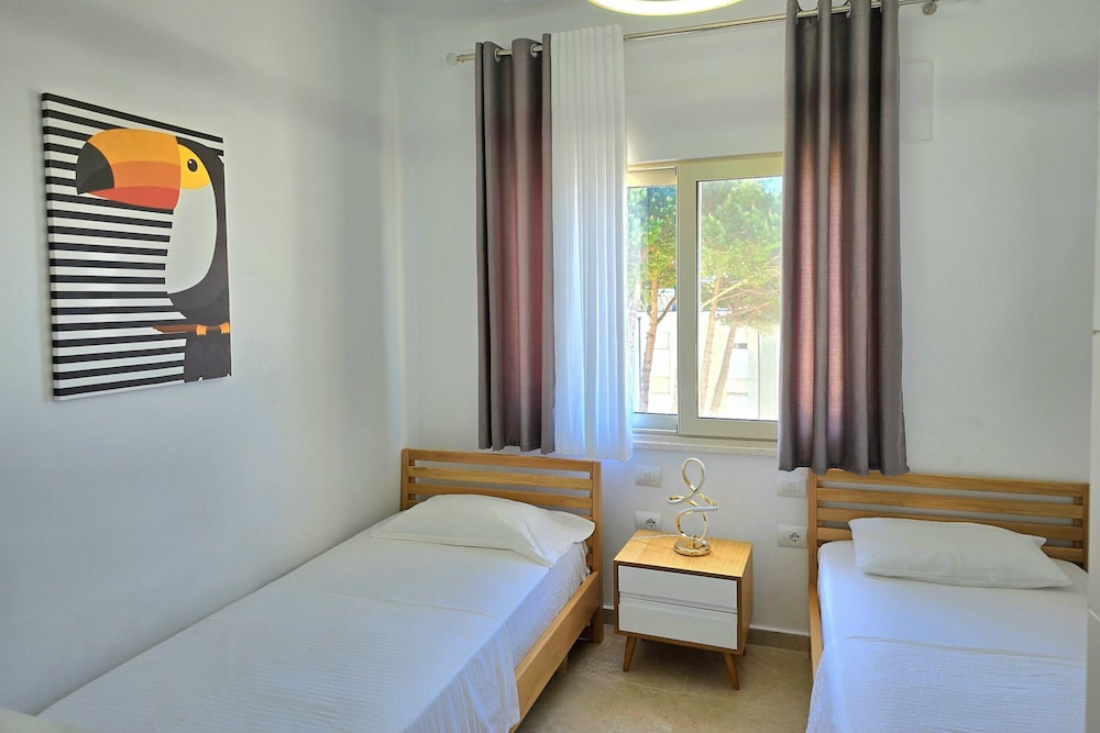 Family Penthouse, Multiple Bedrooms, 2 Bathrooms (Serenity Penthouse)