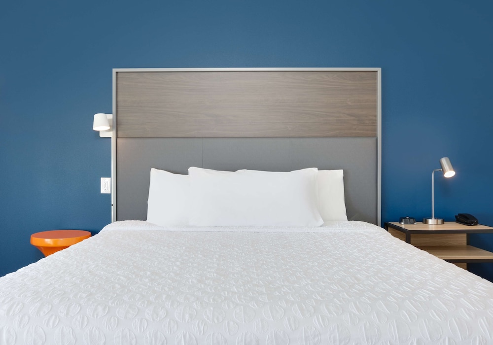 Room, 1 King Bed, Accessible, Bathtub - Photo 4