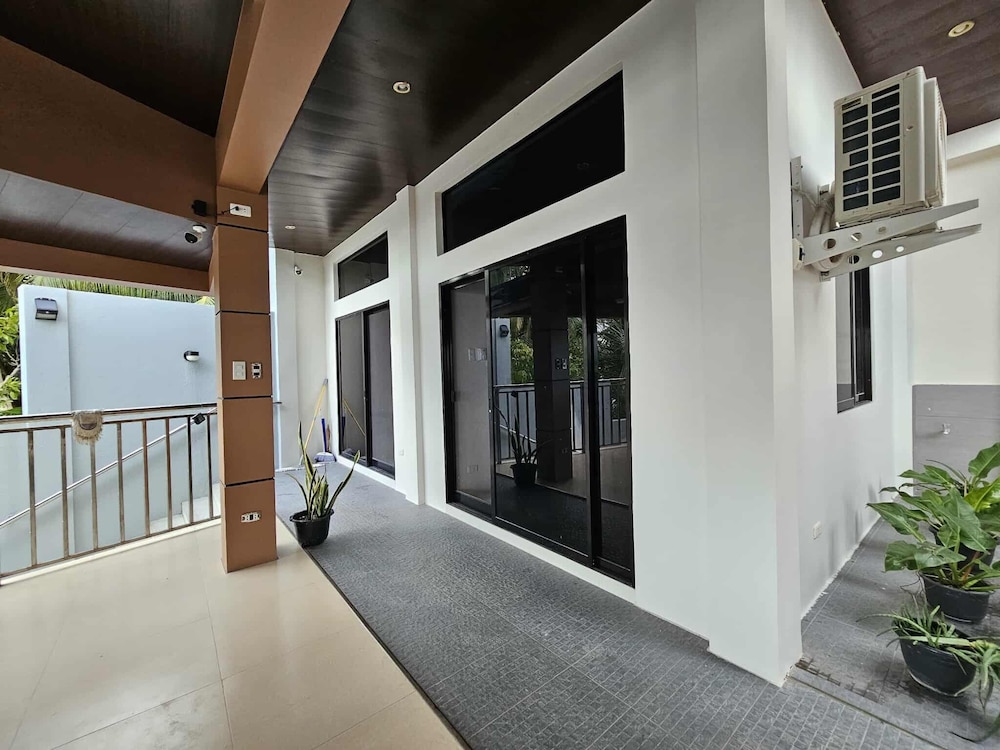 Apartment with Cottage and Balcony