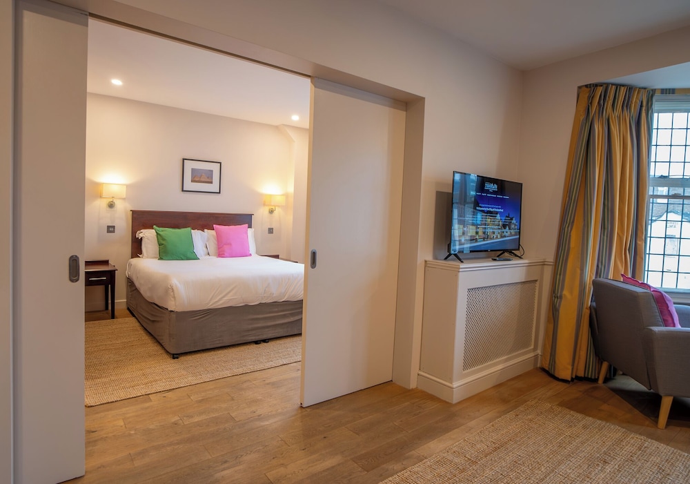Suite, 1 King Bed photo 3