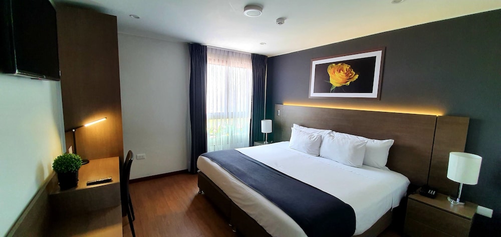 Superior Room, 1 King Bed photo 2